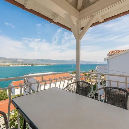 Apartment Bubi Trogir Exterior photo