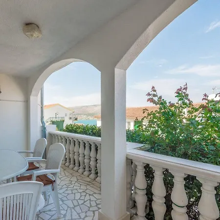 Apartment Bubi Trogir Exterior photo